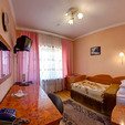 Стол фото Санатория «Карпаты» в Трускавце. Номер 1-местный Стандарт. Стол