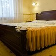 фото отель нафтуся трускавець. номер супер люкс.кровать