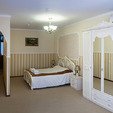 номер апартаменты с кухней. фото отель сенатор трускавец. номер апартаменты с кухней.