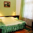 Кровать фото Вилла «Лесная песня» в Трускавце. Номер Семейный. Кровать