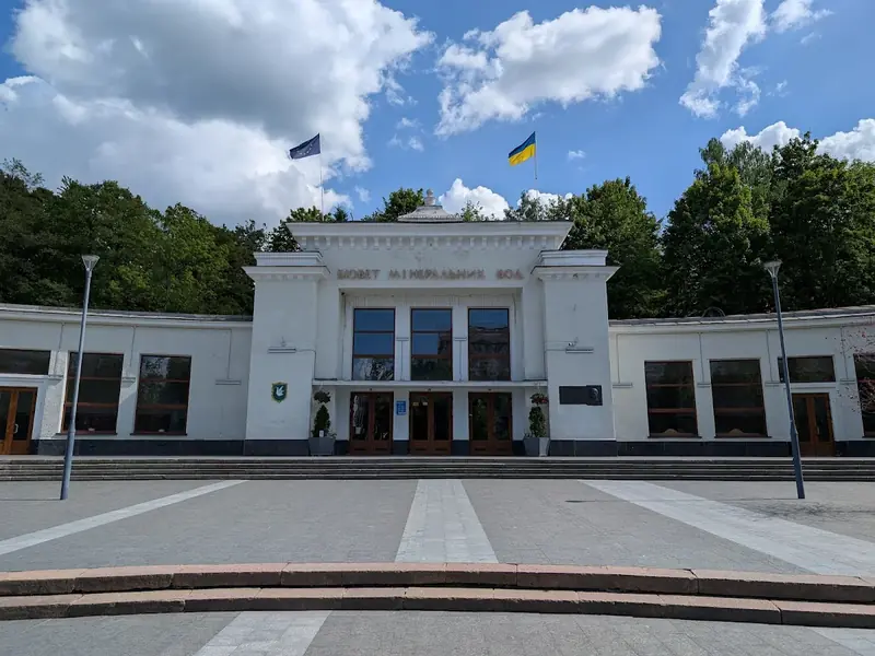 Курорт Трускавець — бювет мінеральних вод